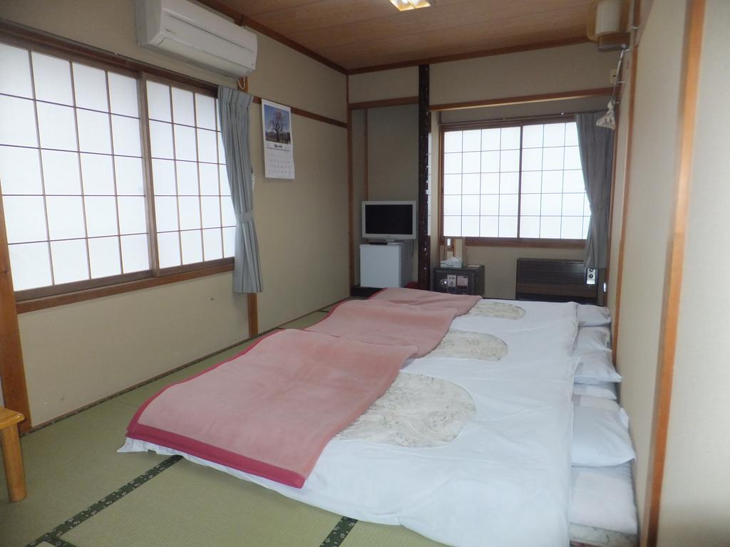 Minshuku Iwatakan Takayama  Esterno foto