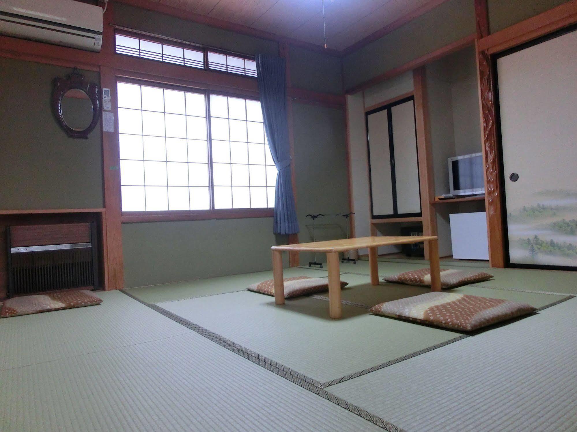 Minshuku Iwatakan Takayama  Esterno foto